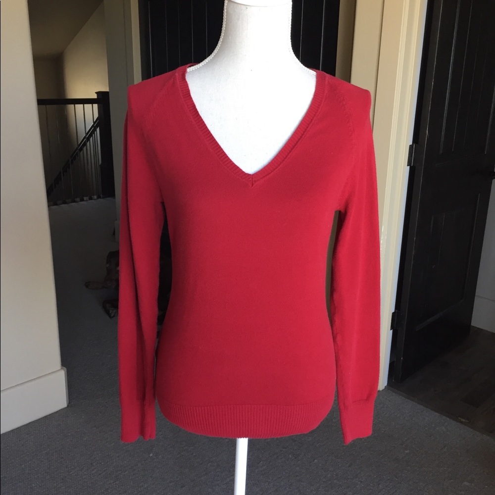Gap sweater